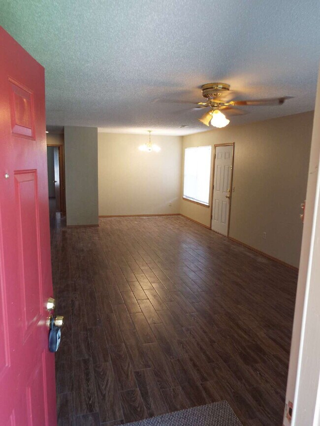 Building Photo - 1510 N Bernice Dr