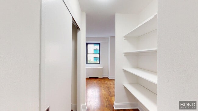 Building Photo - 400 E 89th St