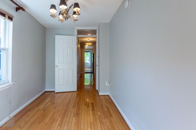 Building Photo - Quaint Rowhome Retreat in Shaw with Privat...