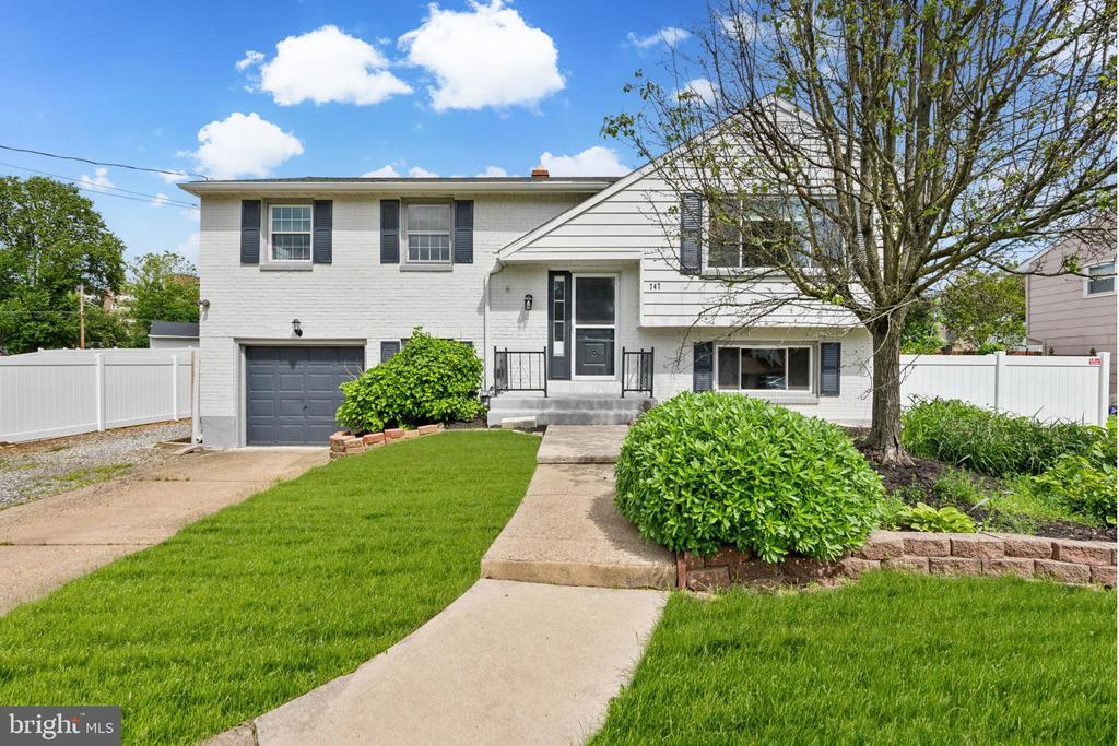 Foto principal - 747 Hedy Ave