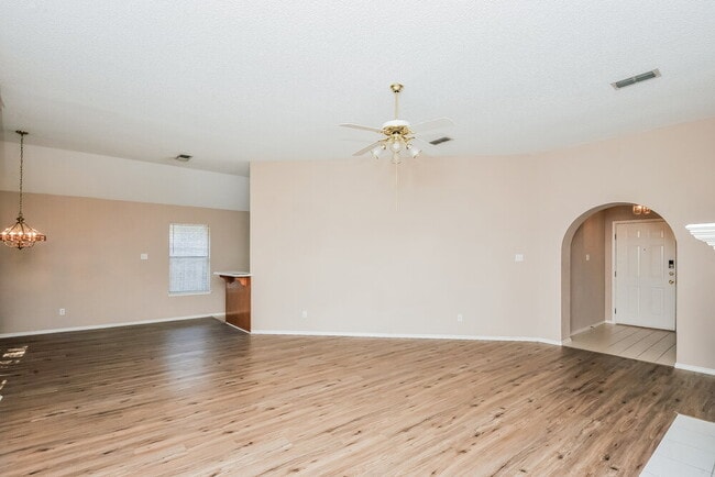 Building Photo - 7625 Mahonia Dr