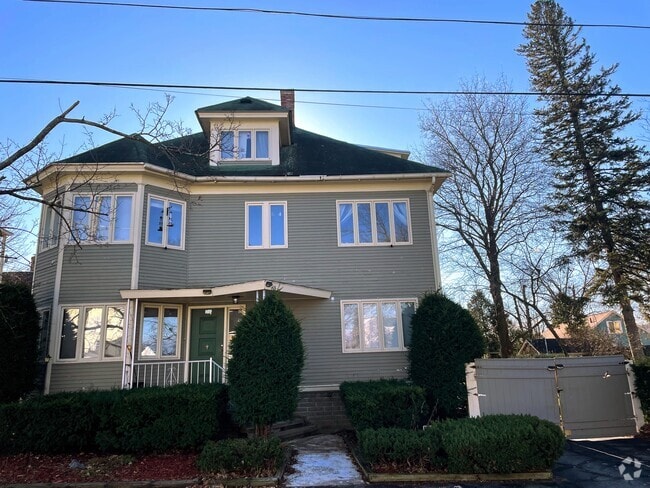 Building Photo - 637 Dix St