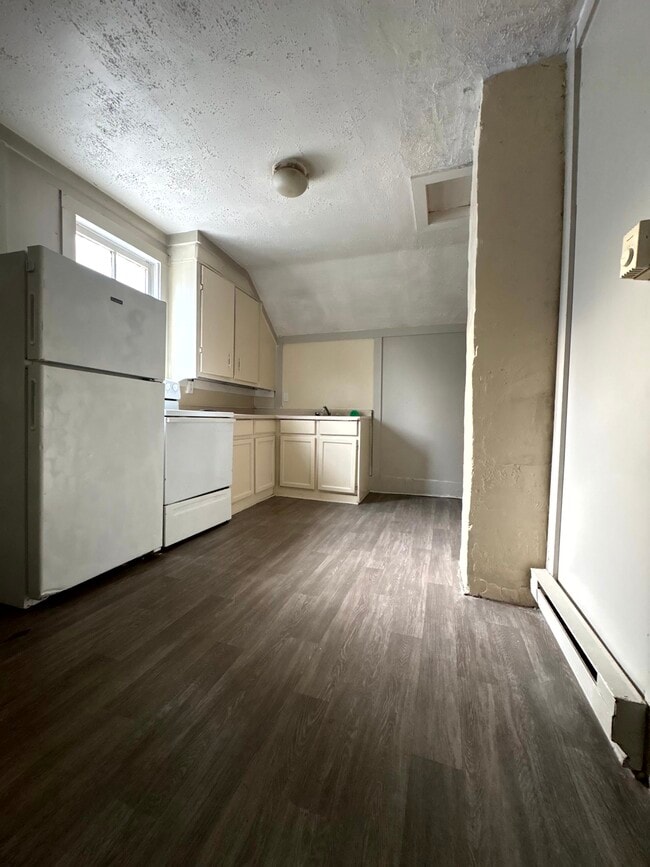 Building Photo - 420 Middlebury St