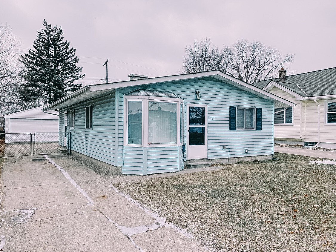 61 Madison Ave, Clawson, MI 48017 House Rental in Clawson, MI