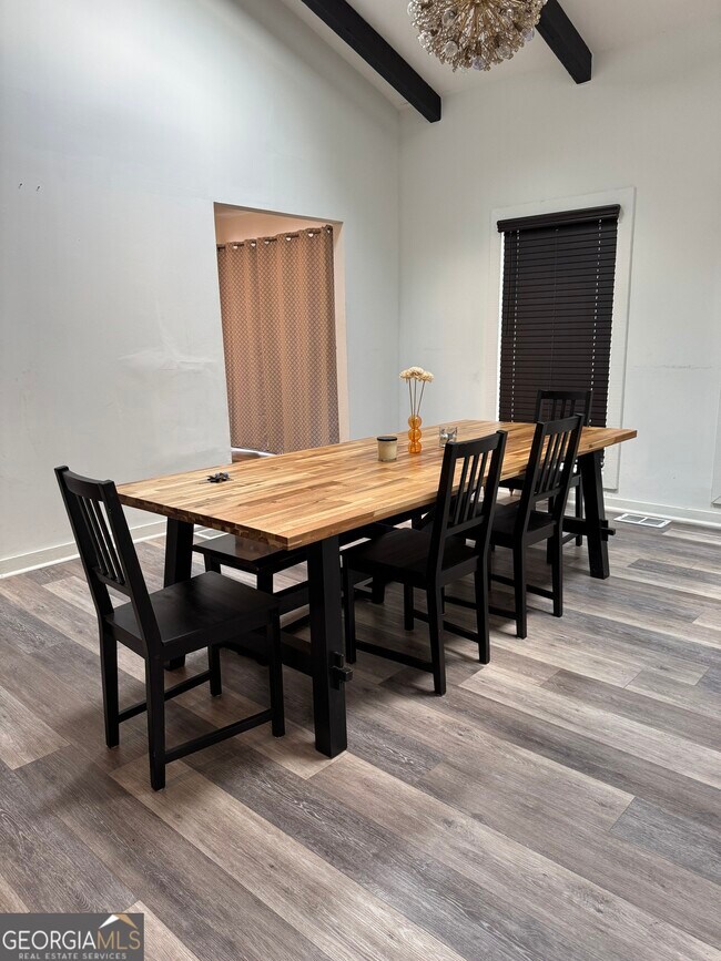 Foto del edificio - 1014 Curran St NW