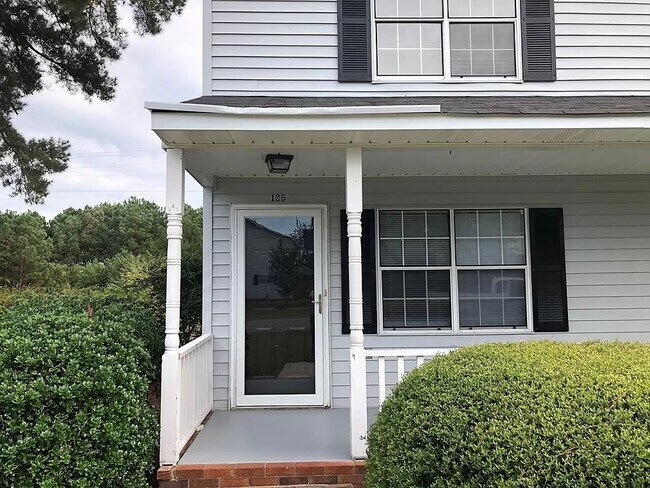 Delantero 2 - 125 Country Village Ct