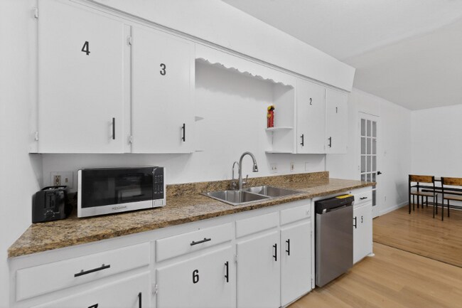 Foto del edificio - 404 Nottingham Dr