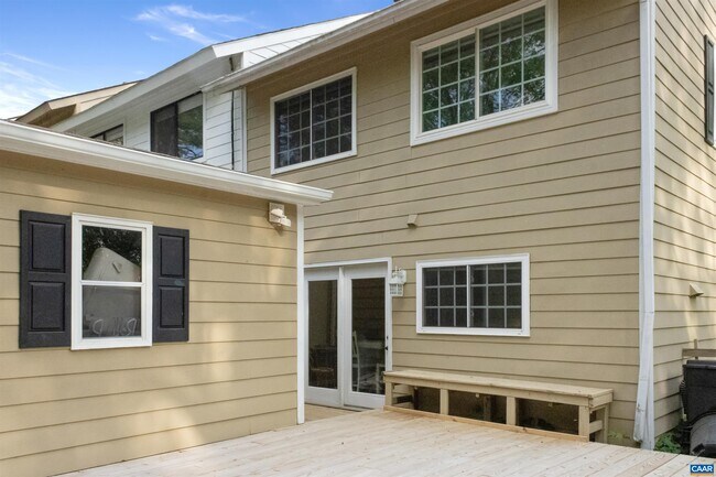 Foto del edificio - 118 Woodlake Dr