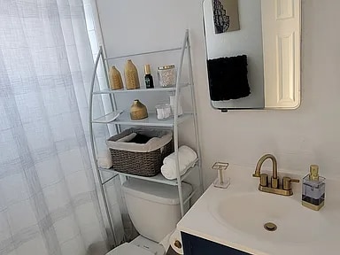 Building Photo - 5211 Julian St