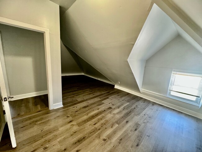 Building Photo - 839 Hutchins Ave