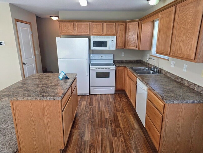 Foto del edificio - 4410 152 Street