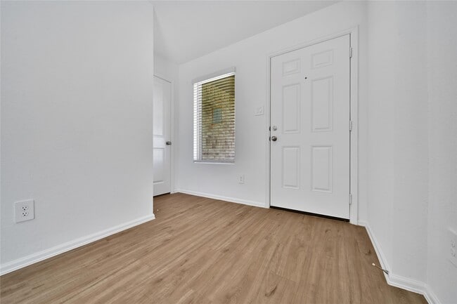 Building Photo - 17715 Grv Hl Dr