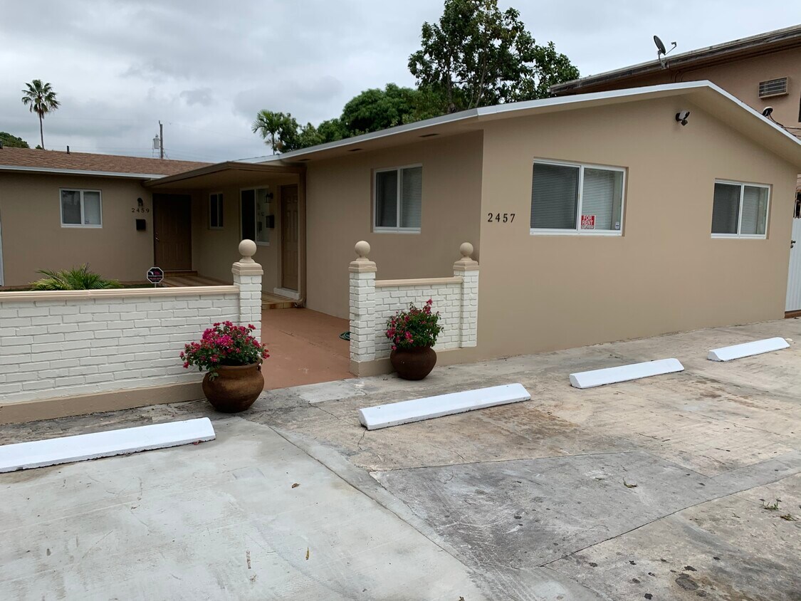 Foto principal - 2457 SW 5th St