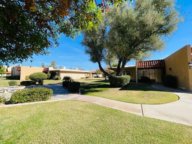 Foto del edificio - Charming 1 Bed, 1 Bath Condo in Gated Comm...