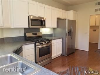 Building Photo - 3 br, 2.5 bath Townhome - 325 Rathbourne
