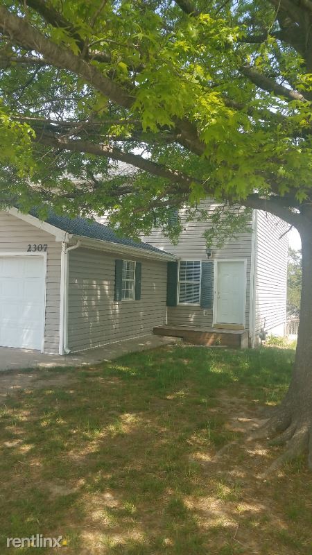 Primary Photo - 2200 E Parks Edge Pl