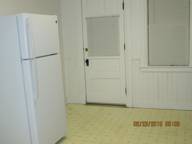 Building Photo - 411 W Dutton St