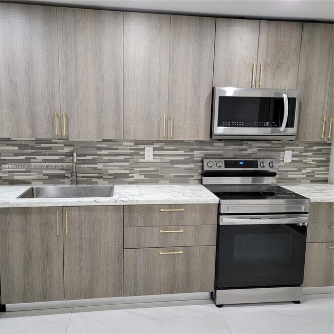 Foto del edificio - 2369 W 66th Pl