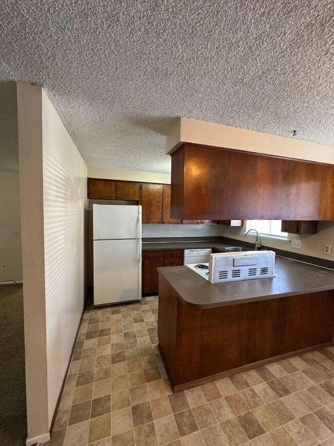 Building Photo - Nice 2 Bedroom 1 Bath Apartment in Sheridan