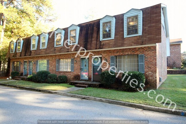 Building Photo - 1900 Devonwood Dr