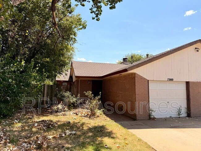 Building Photo - 7000 Woodlake Dr