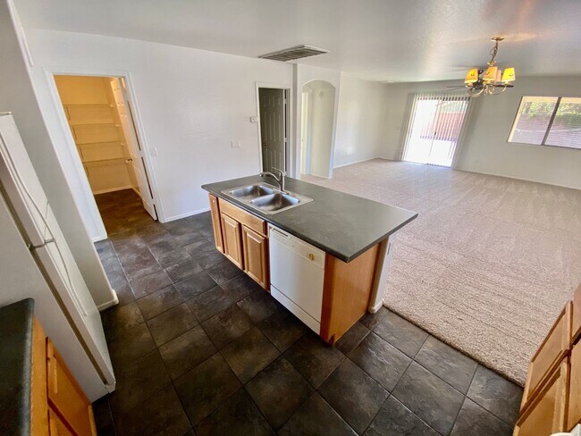 Foto del edificio - 3 Bed, 2 Bath in Rancho El Mirage
