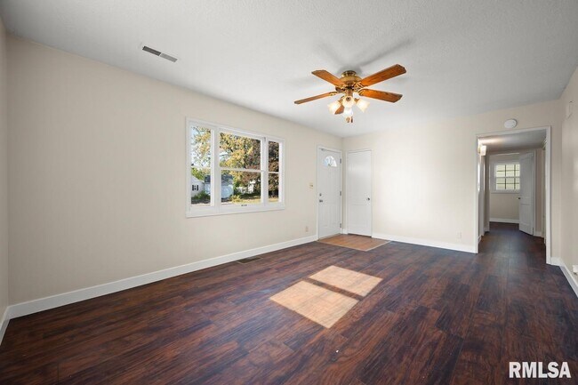 Foto del edificio - 936 W Willow Ln