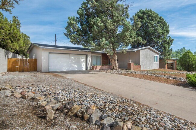 Foto del edificio - 1911 Bryn Mawr Dr NE