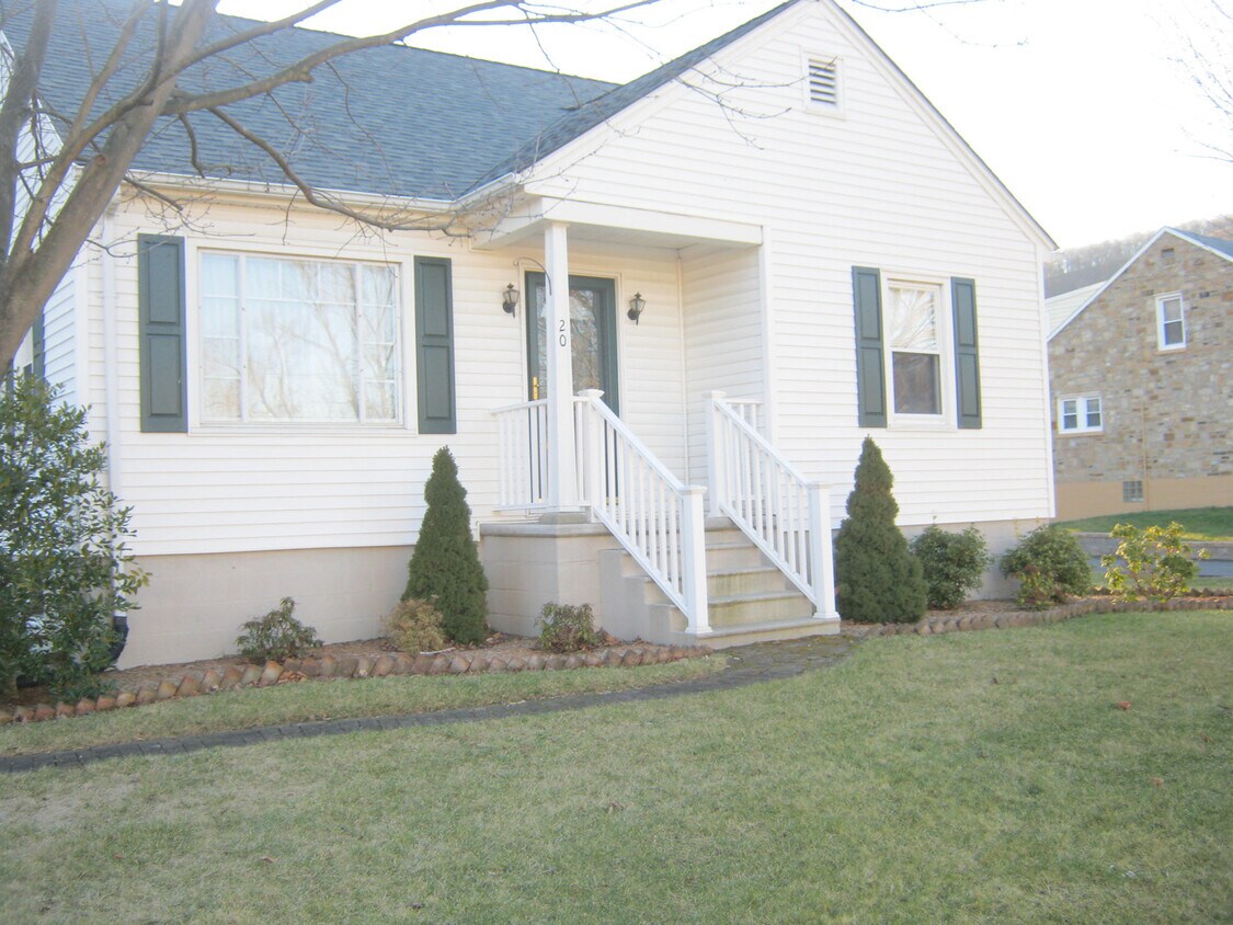 Foto principal - 3BR Single Family home in LaVale