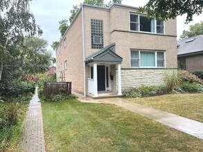 Building Photo - 556 Barton Ave
