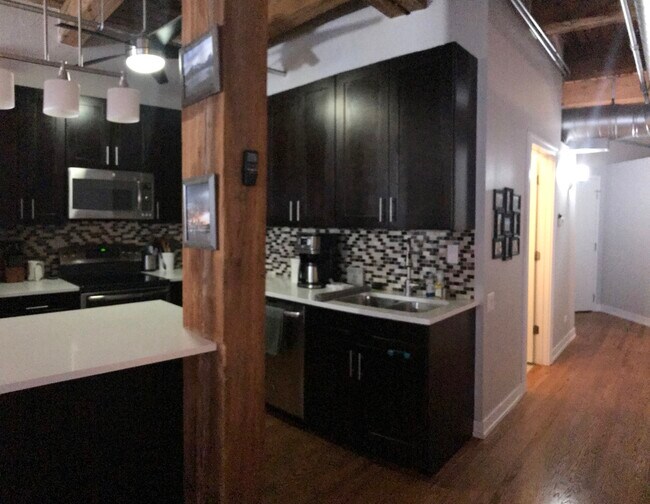 Building Photo - 225 W Huron St