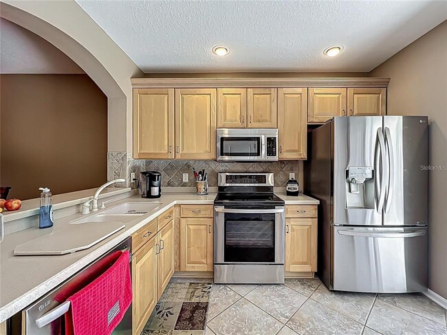 Building Photo - 15811 Fishhawk Falls Dr