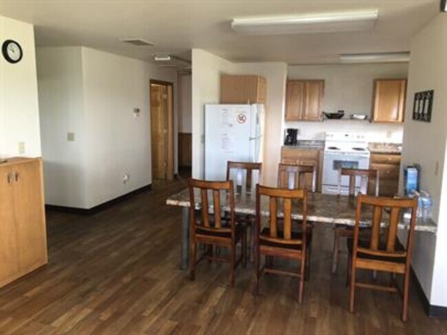 Foto del edificio - 7 Bed 2.5 Bath House for Rent