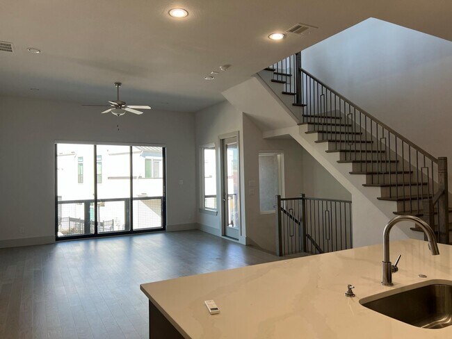 Foto del edificio - 7706 Element Ave