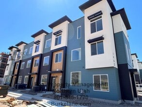 Building Photo - Burke Lane townhomes