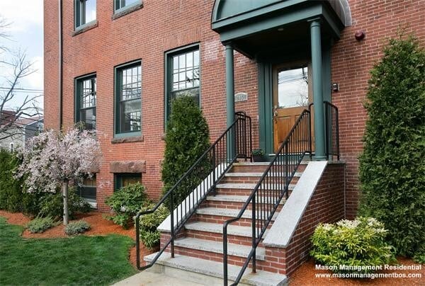Primary Photo - 245 Beacon St