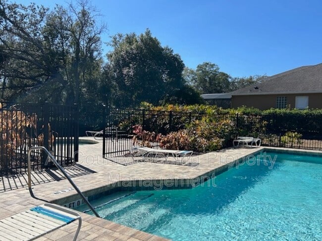 Foto del edificio - 1664 Pine Bay Dr