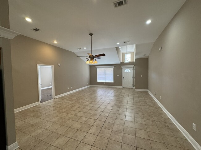 Building Photo - 214 Hibiscus St