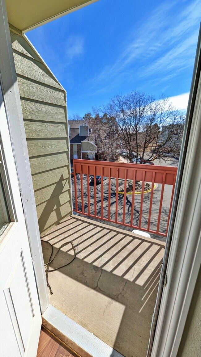 Foto del edificio - SO MUCH LIGHT! Beautifully Updated Smart Home 2Bd 2Bth 2nd Floor End Unit Condo in Aurora Schools