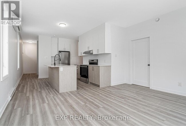 Building Photo - 1371 Louis Ln