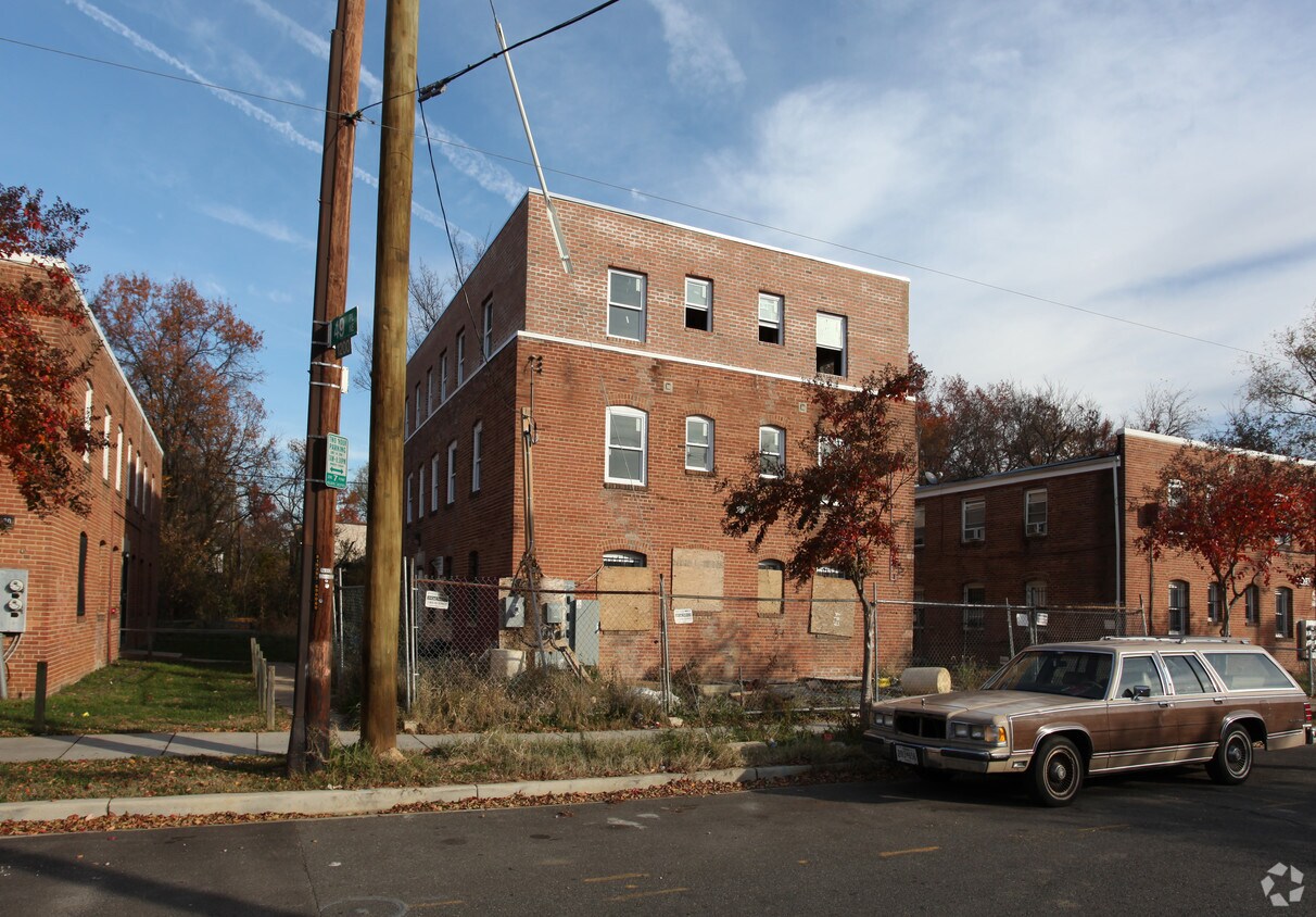 Foto del edificio - 4924 Nash St NE