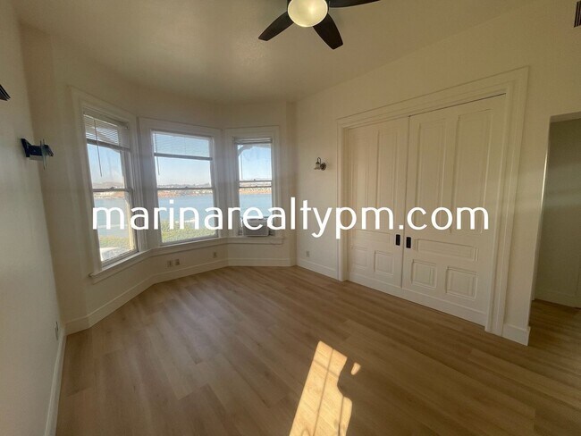 Foto del edificio - WATER VIEW-Welcome to this charming 2-bedr...