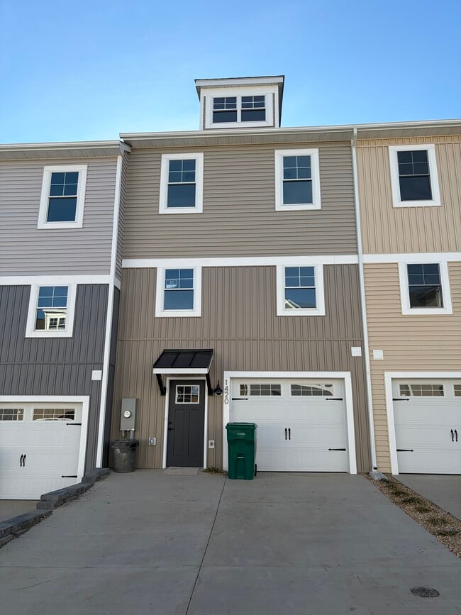 Photo - 1420 Derby Dr House