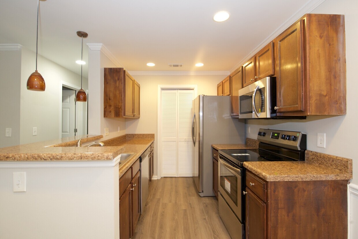Foto principal - 225 Warm Springs Cir