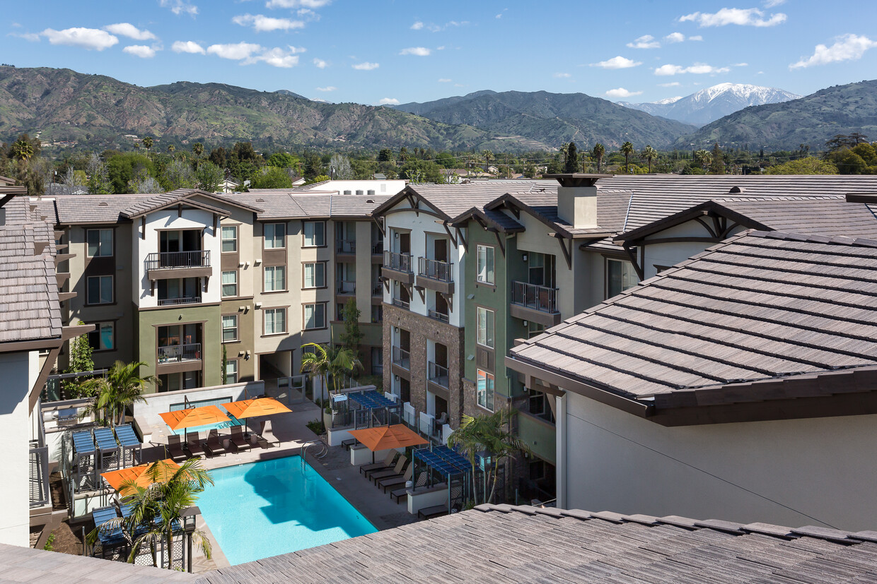 Views of Foothills - Avalon Glendora