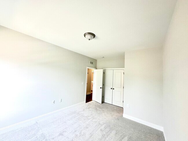 Building Photo - 652 Cormiche Ln