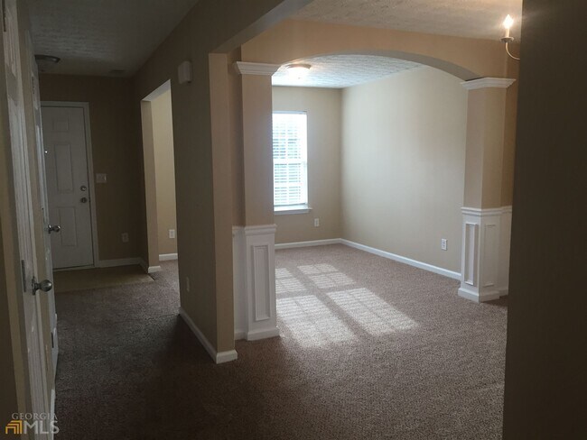 Foto del edificio - 9429 Lakeview Rd