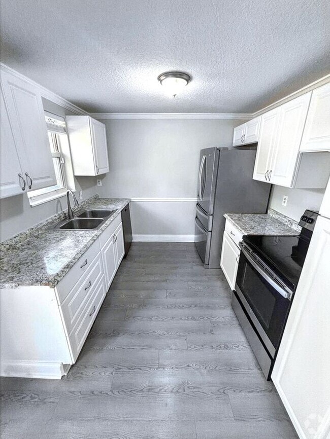 Building Photo - 2839 Kiowa Ave