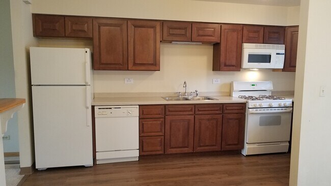 Building Photo - 865 Country Club Dr