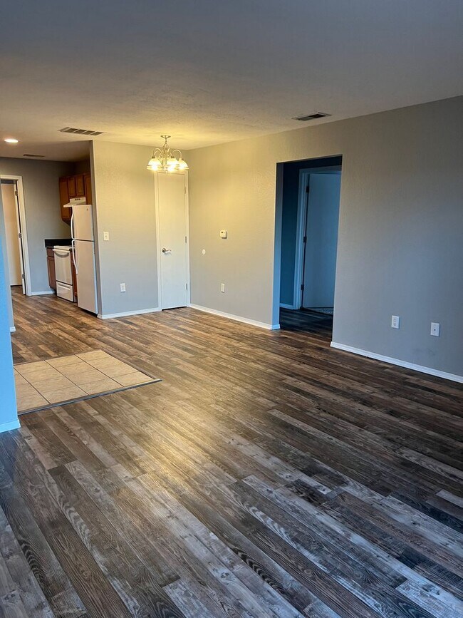 Building Photo - 3 bedroom/2 bath condo unit